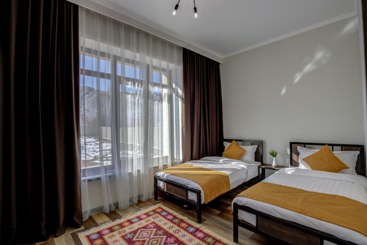 My Hotel Karakol Luaran gambar
