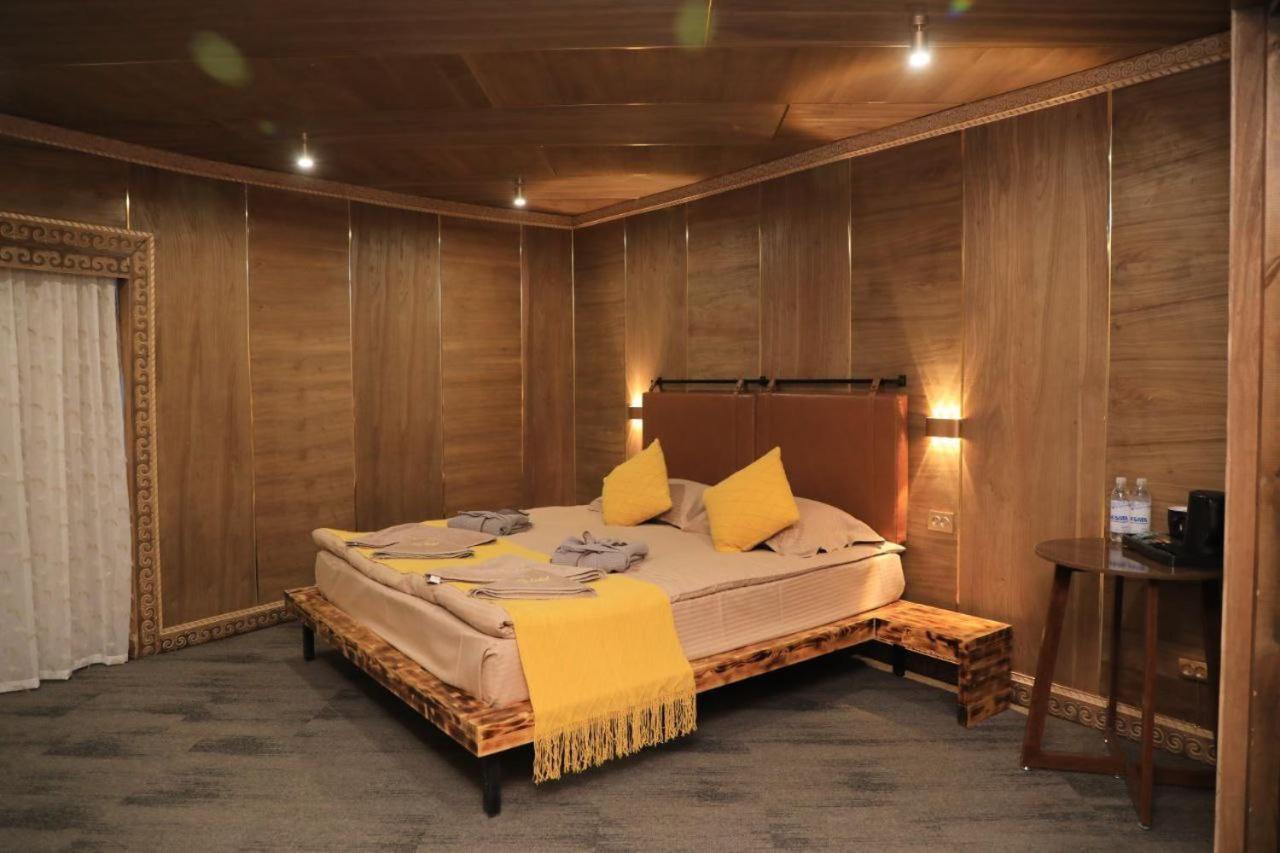 My Hotel Karakol Luaran gambar