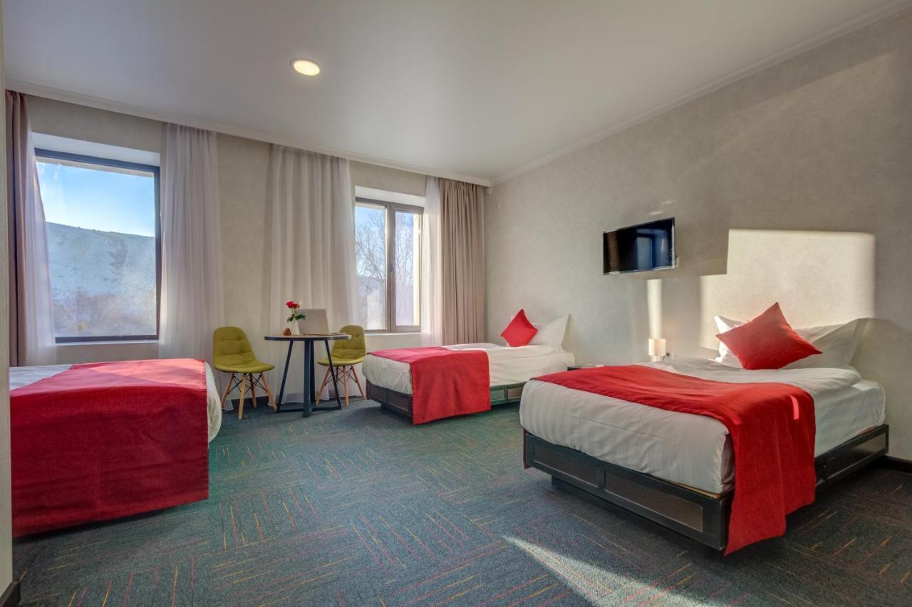 My Hotel Karakol Luaran gambar