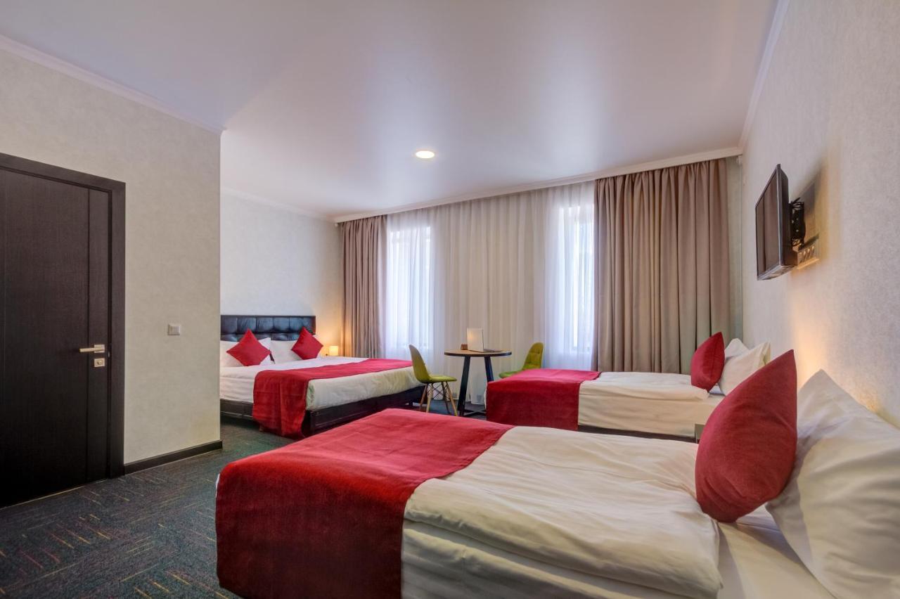 My Hotel Karakol Luaran gambar